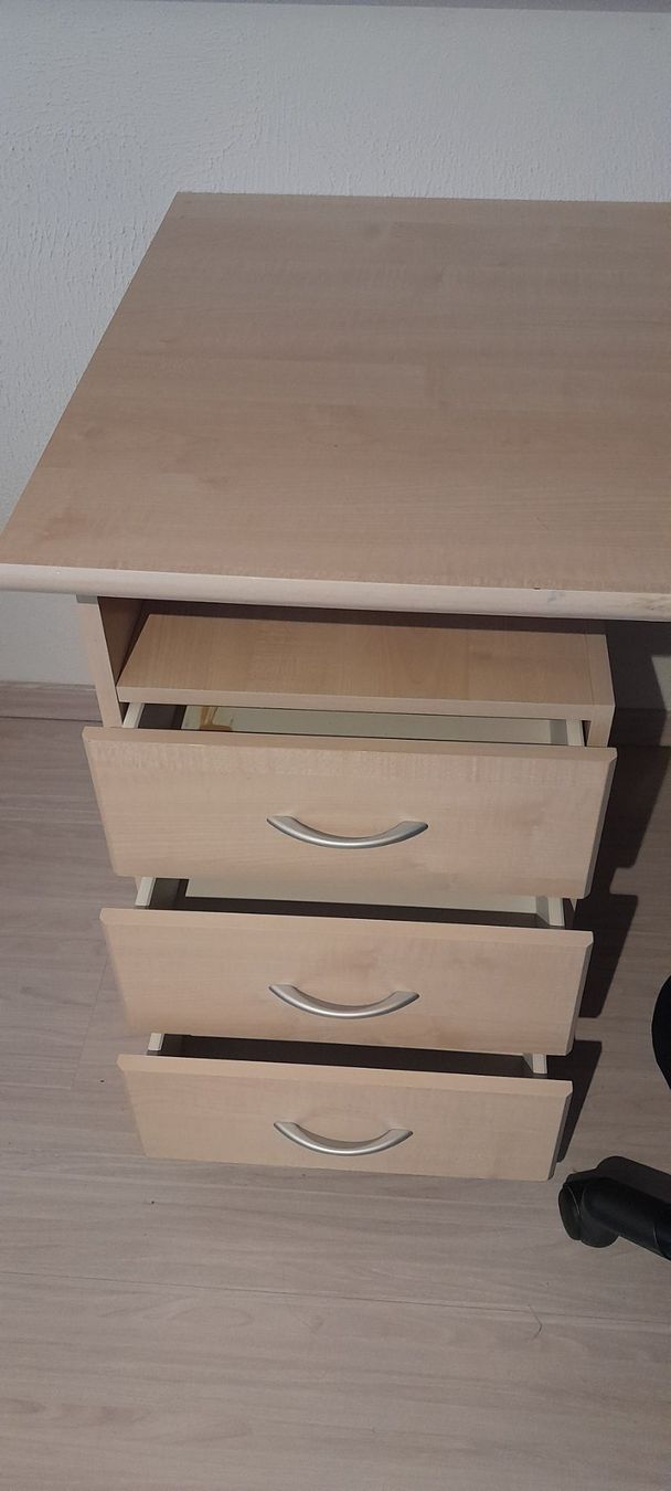 Bureaux: Bürotisch mit Bürostuhl – D'occasion à Effingen par stolzfamily 1