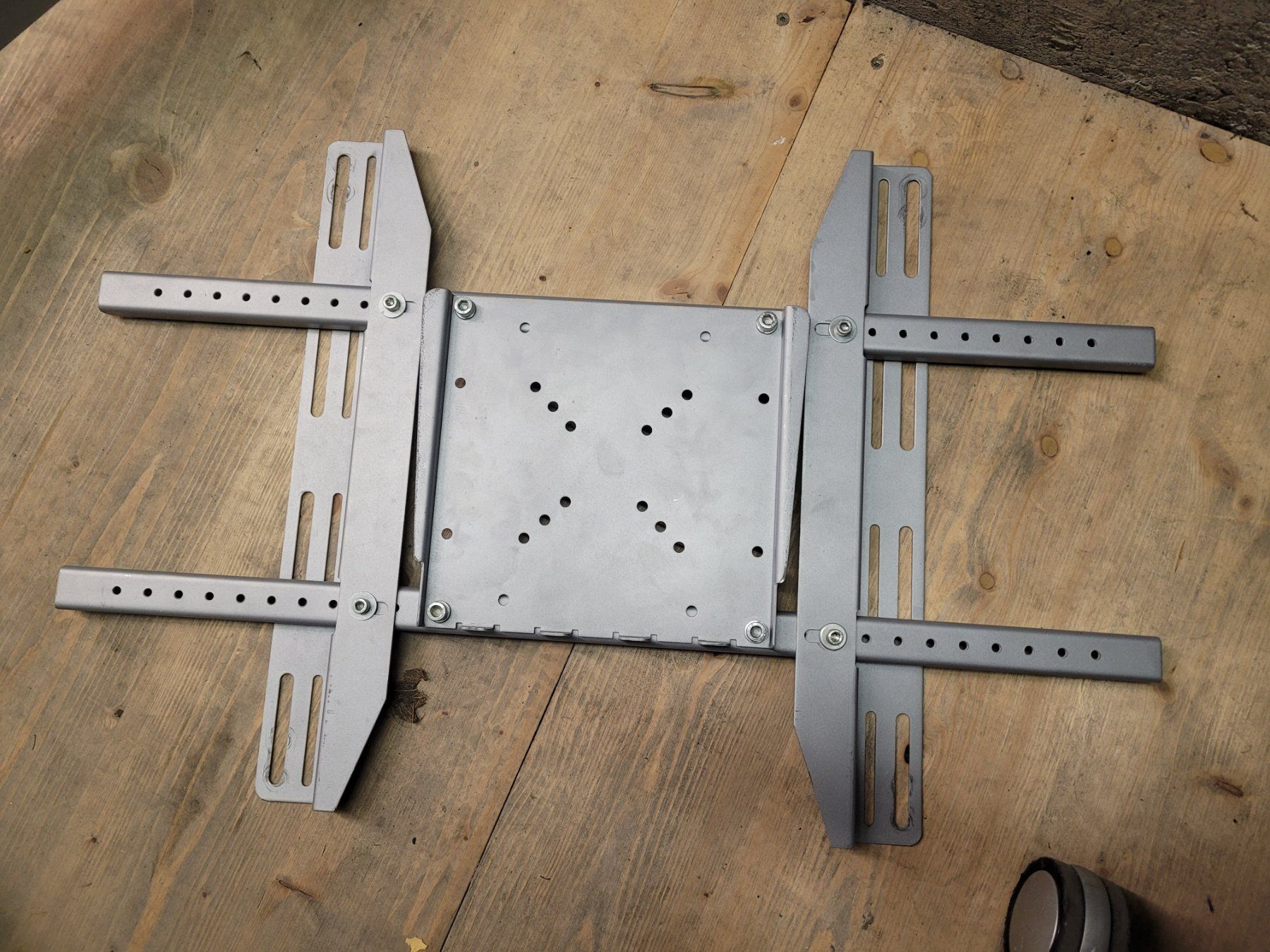 Wandhalterungen: Fernsehständer Rollbar 176cm - Multibrackets - Trolley – Gebraucht aus Vitznau von Night-Fire 4