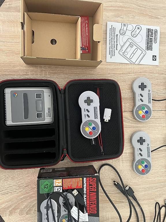 Nintendo Console: Super Nintedo Mini Classic incl. Tasche und 3 Controller – Usato da Zofingen venduto da Kolega01 2