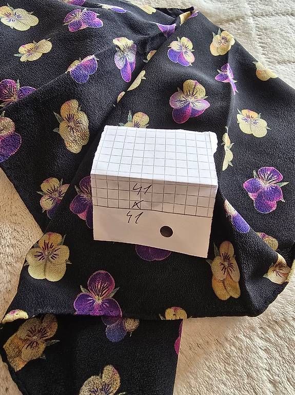 Fabric Frontline Foulard & Sciarpe: Fabric Frontline Zurich Seide – Usato da Zürich venduto da bil_s7tp 3