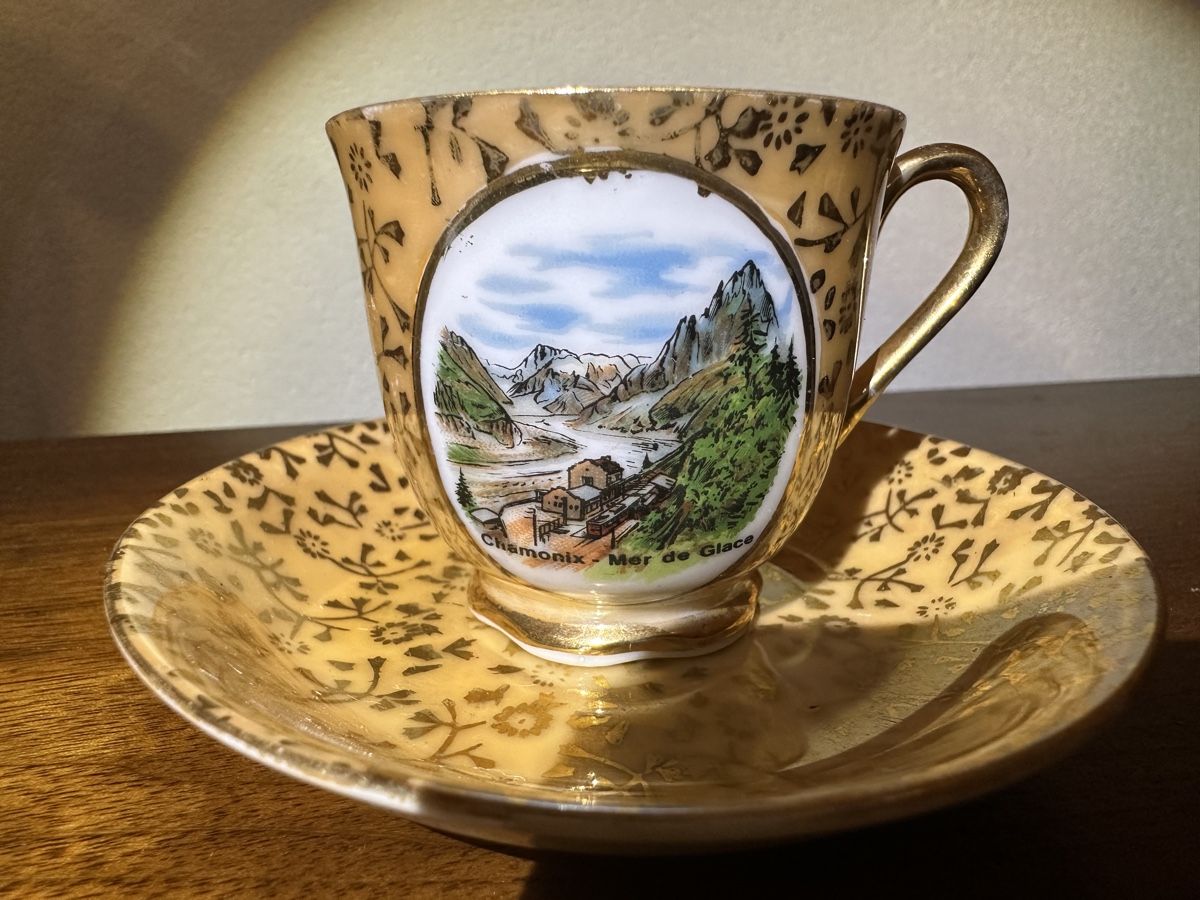 Tazze: Tasse Chamonix Mont Blanc avec sa soucoupe dorée – Usato da St-Maurice venduto da Gigione01