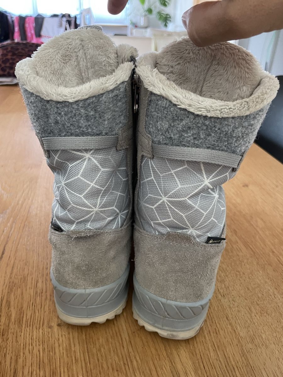 Lowa Damenschuhe: Lowa Winterstiefel Model Bianca gr. 38 – Gebraucht aus Recherswil von grafics 3