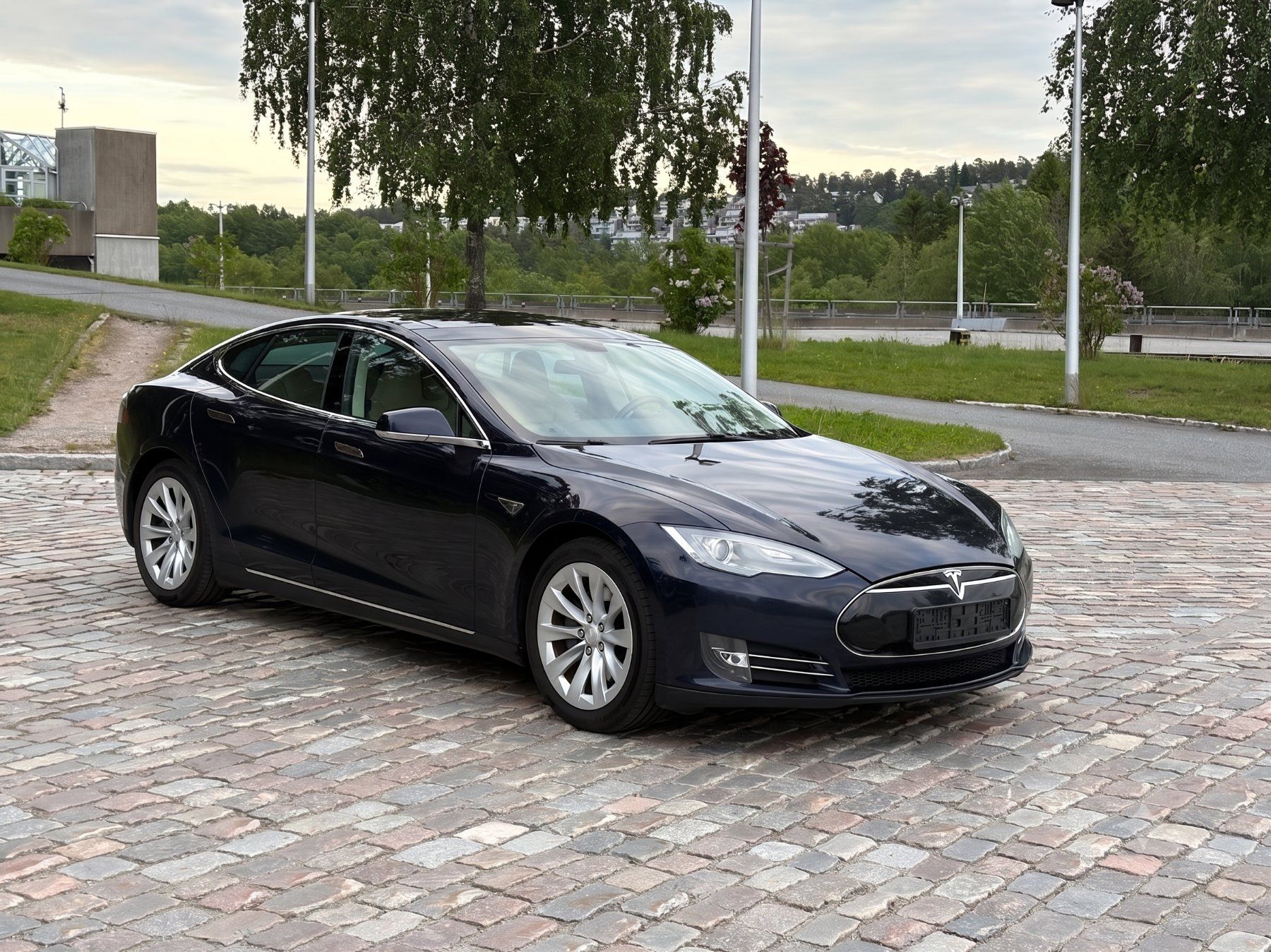 Tesla Automobili: Tesla Model S, Supercharge gratuite, Batterie récente, RCD!! – Usato da Arzier-Le Muids venduto da Charbax 1