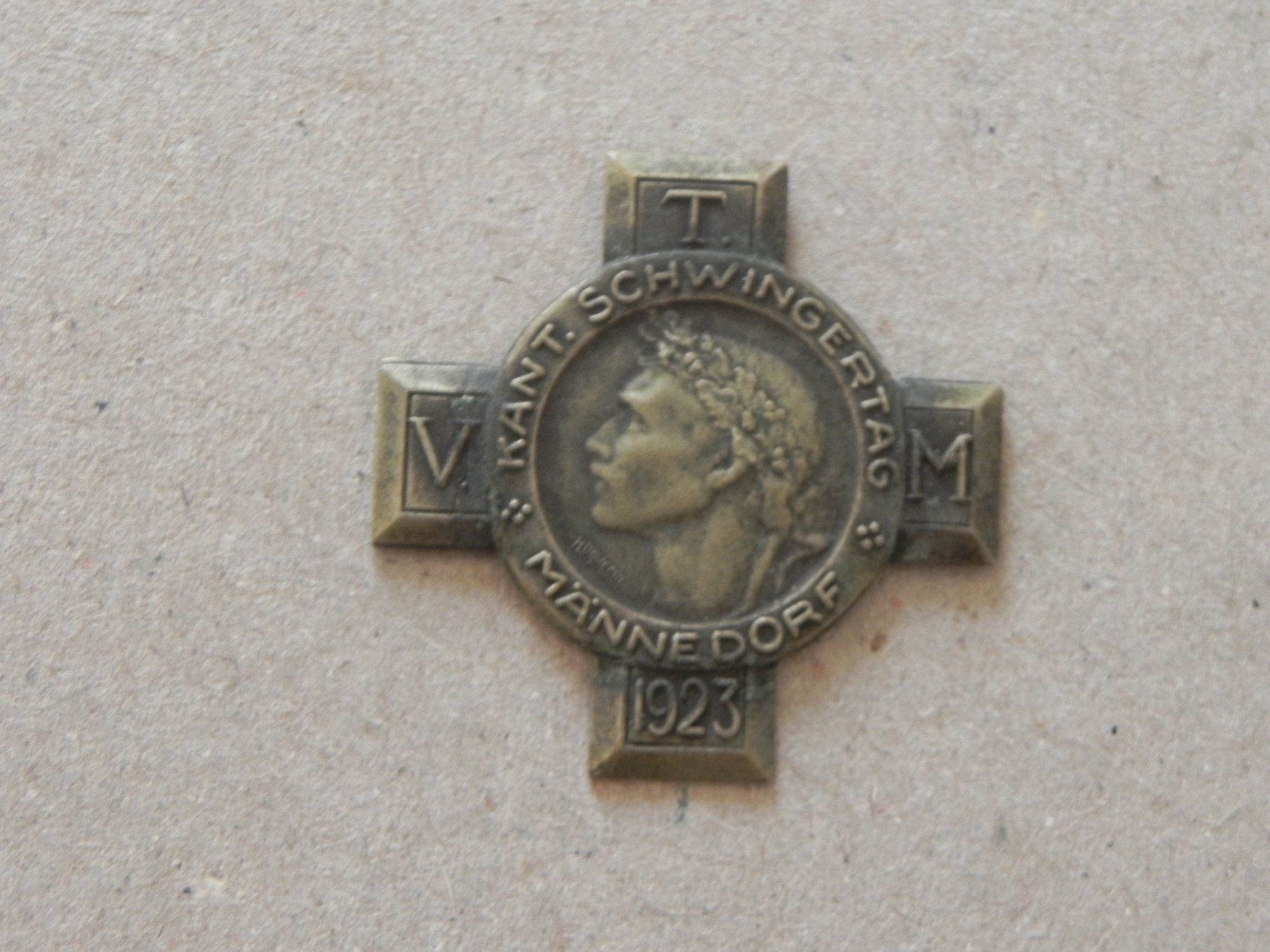 Placchette & Badge: Abzeichen Kantonal Schwingfest Schwingen Männedorf ZH 1923 – Usato da Siebnen venduto da krimsie
