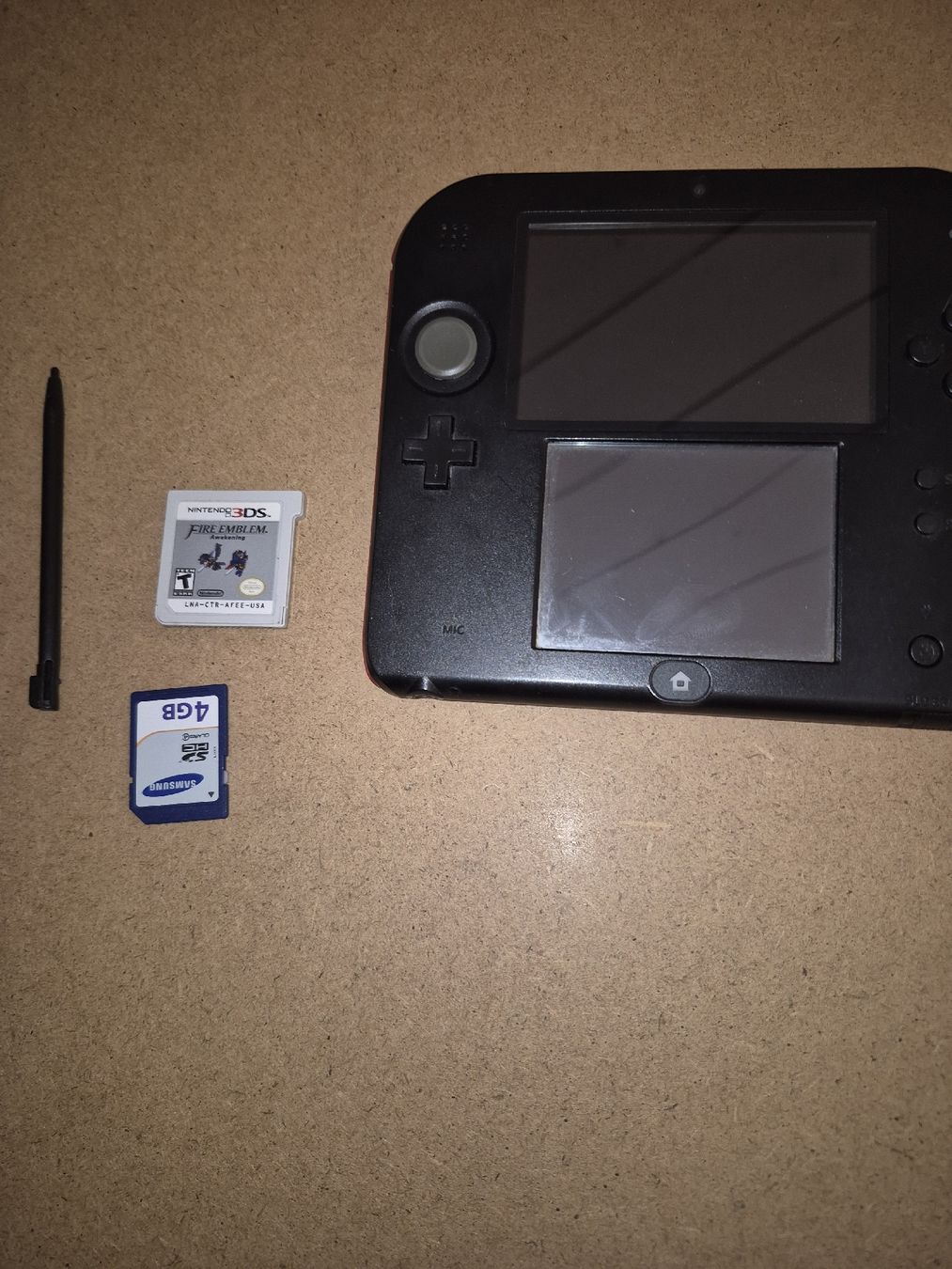 Nintendo Konsolen: Nintendo 2DS Noir et Rouge - bon état – Gebraucht aus Penthalaz von yve_wsq8 2