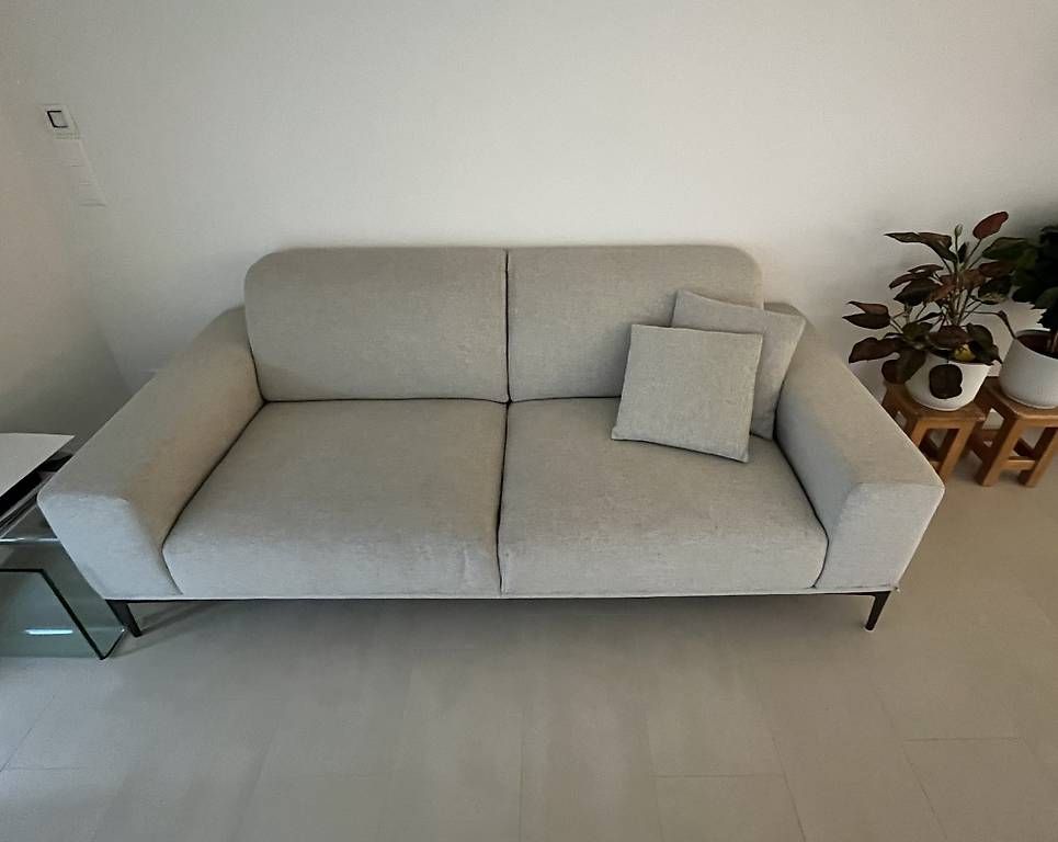 Maisons du monde Sofas: Sofa 2/3-Sitzer aus hellgrauem Stoff – Gebraucht aus Kloten von nin_hb6n