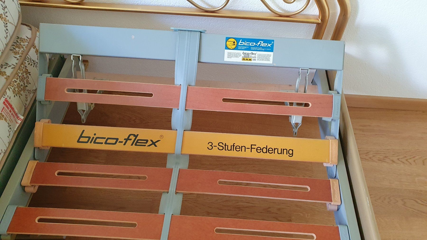 Bico Betten: Goldenes Bett – Gebraucht aus Jona von Lucie.P 3