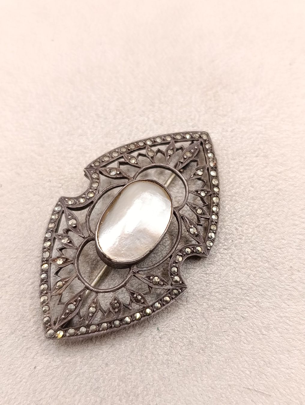 Spille & Fermagli: Jugendstil 925er Silber Brosche Markasiten Perlmutt punzen – Usato da Steffisburg venduto da 1.Schmuckschatulle 2