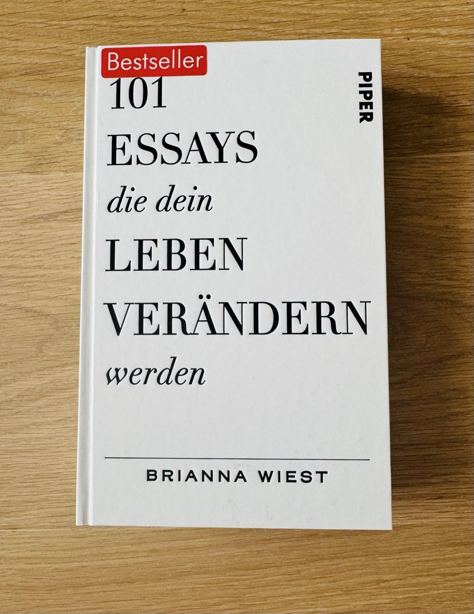 Libri: 101 Essays, die dein Leben verändern – Usato da Frutigen venduto da _.Anja.B._