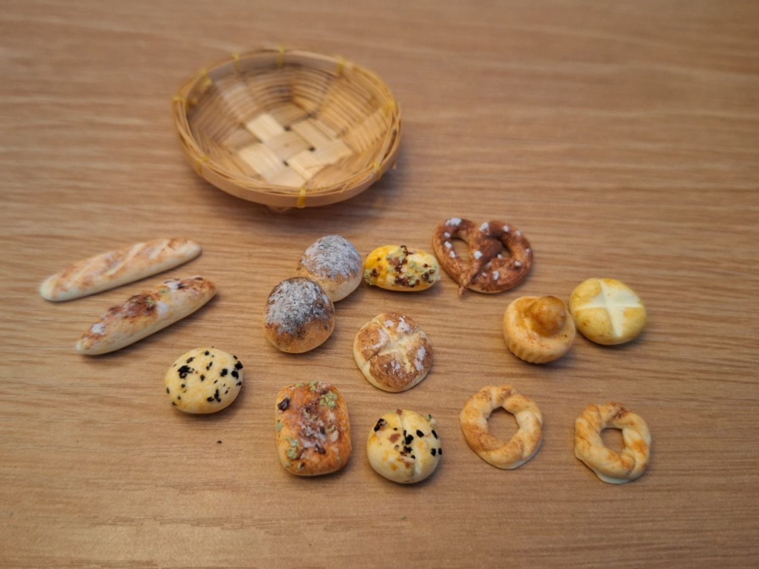 Case e mobili per bambole: Handmade Grosser Brötli Korb – Nuovo (secondo la descrizione) da Zürich venduto da HandmadeTinyFood 1