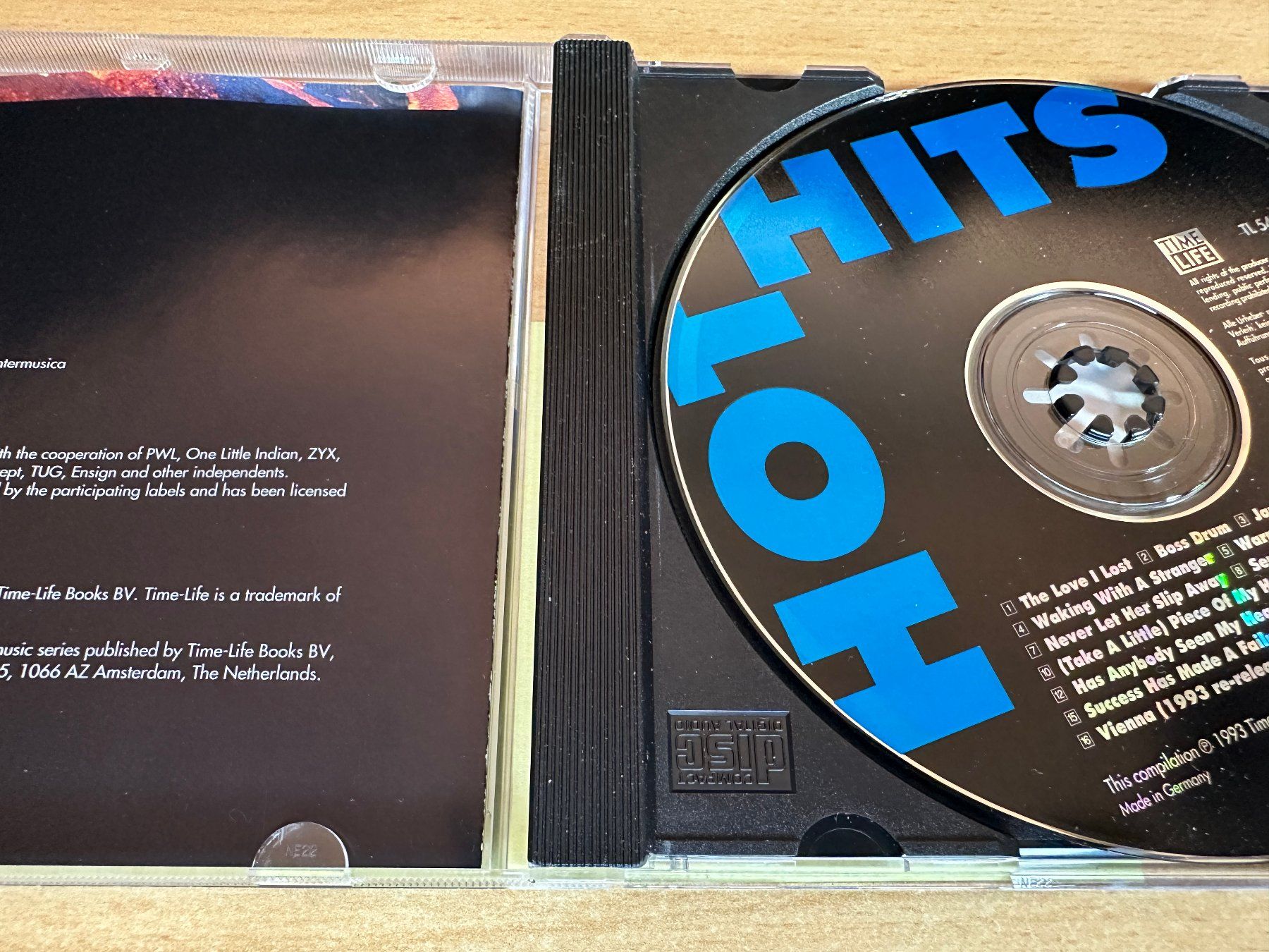 CD: Various – Hot Hits – Usato da Rikon im Tösstal venduto da Alpenmutz 2