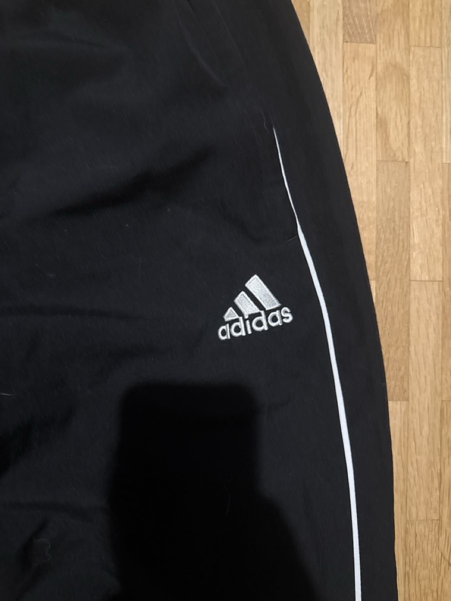 Adidas Pantaloni: Adidas Trainingshose Schwarz Gr. S – Usato da Winterthur venduto da Winti_Deal 1