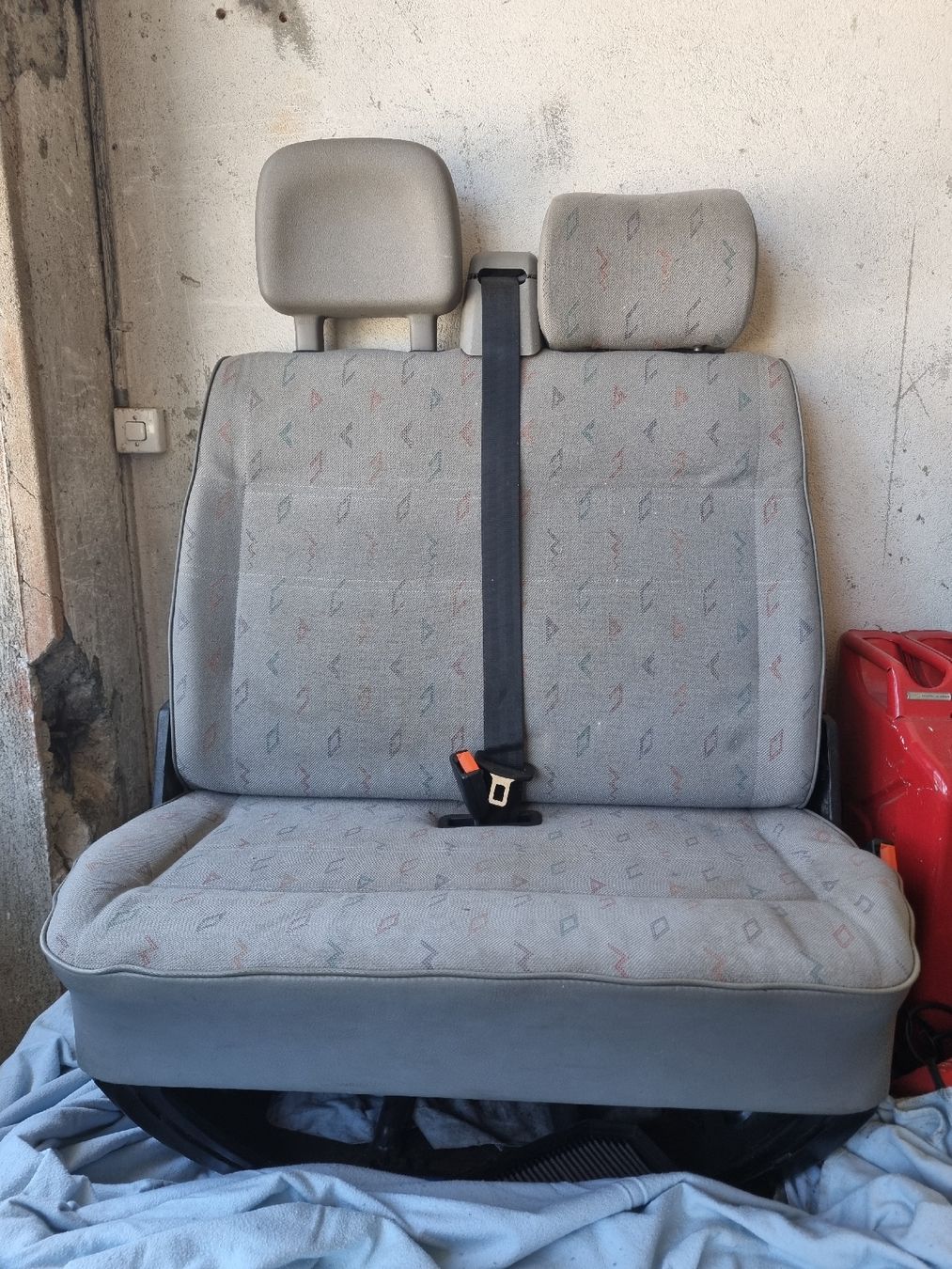 VW Tutti pezzi di ricambio auto: Vw T4 Originale Doppelsitz Rückbank – Usato da kölliken venduto da TerryCash 7