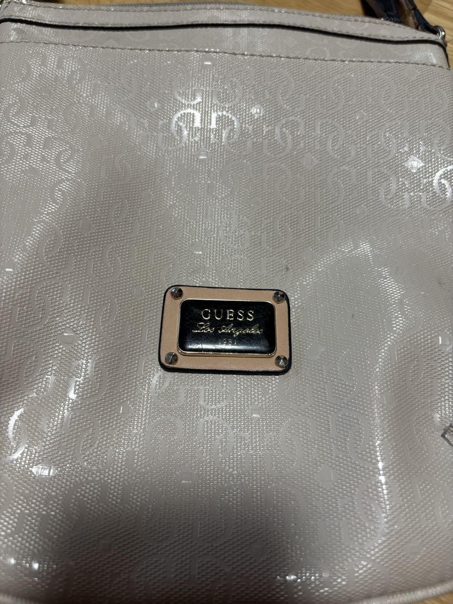 Guess Borse da donna: Guess Handtasche / Umhängetasche, Hellgrau/Silber – Usato da Niederwangen BE venduto da V.Fernandes 2