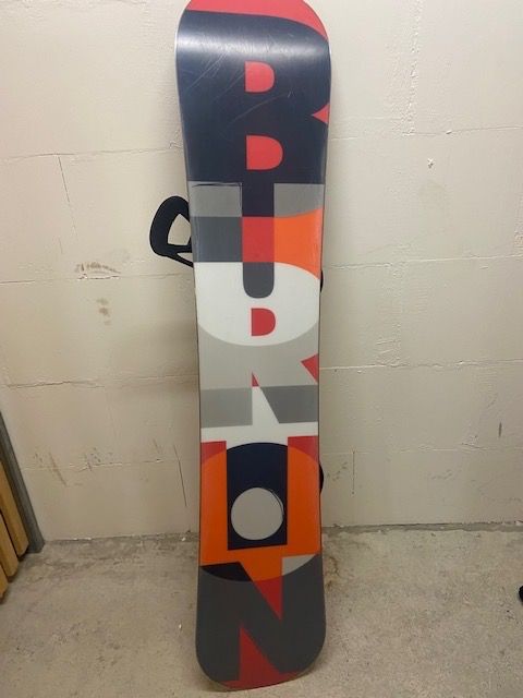 Burton Board: Burton Snowboard + housse de protection – Usato da Châtel-St-Denis venduto da Miami1369