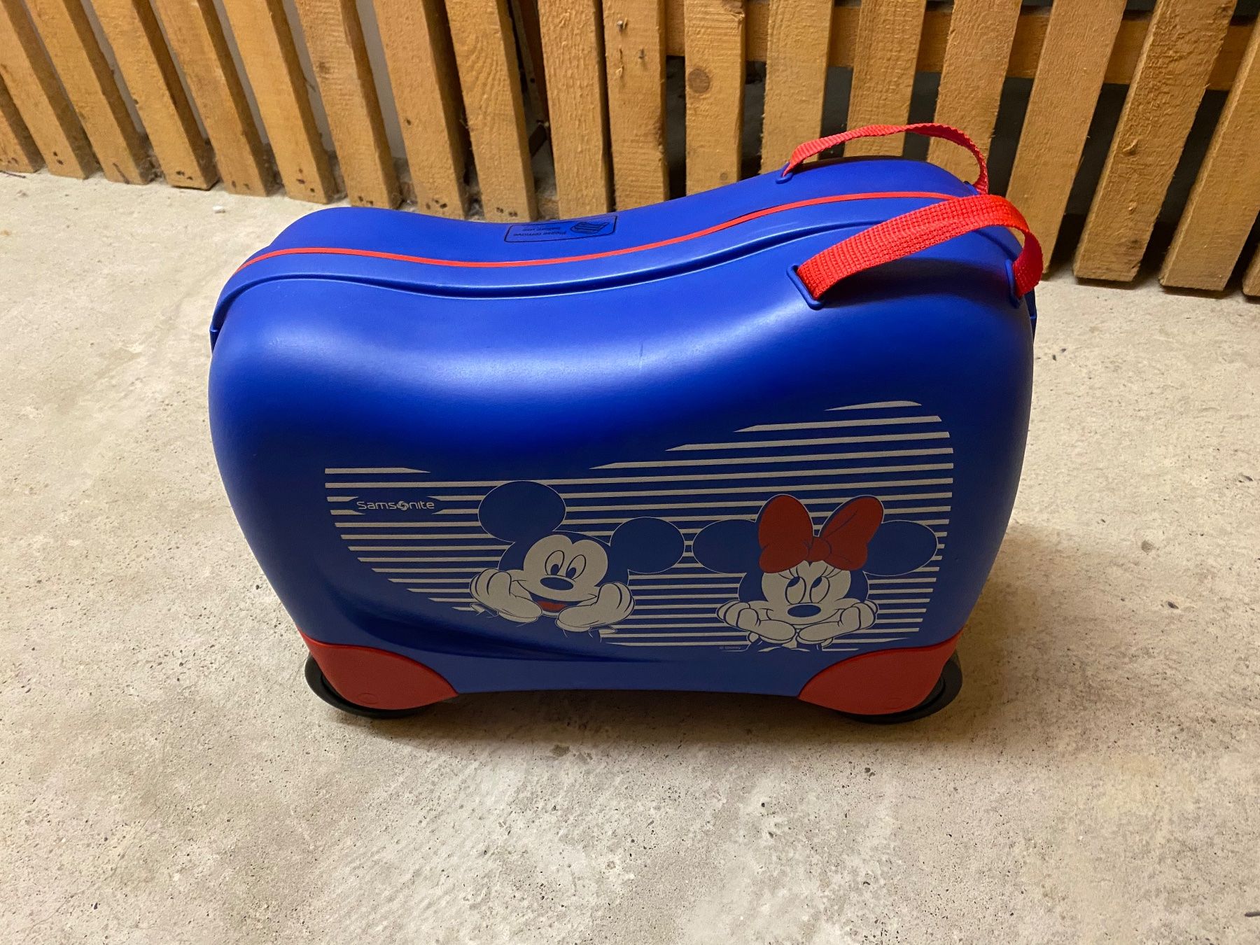 Samsonite Valises de voyage: Valise enfant Samsonite Mickey Mouse - Parfait état! – D'occasion à Veyrier par MargaritaR