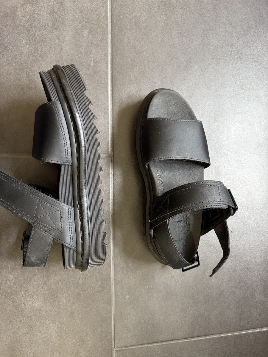 Scarpe da donna: Dr. Martens Sandalen, schwarz, Grösse 38 – Usato da Zürich venduto da ChiaraJacomet 2