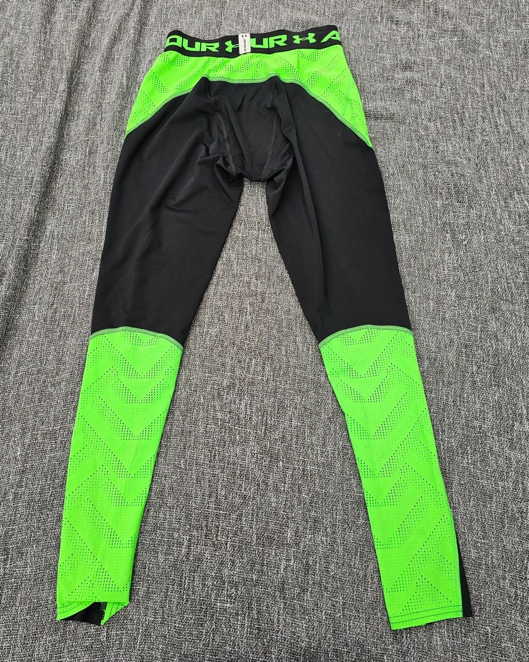 Under Armour Hosen: Under Armour Sporthose Leggings ca. 32 / 34 – Gebraucht aus Füllinsdorf von Sunnebliemli7 1