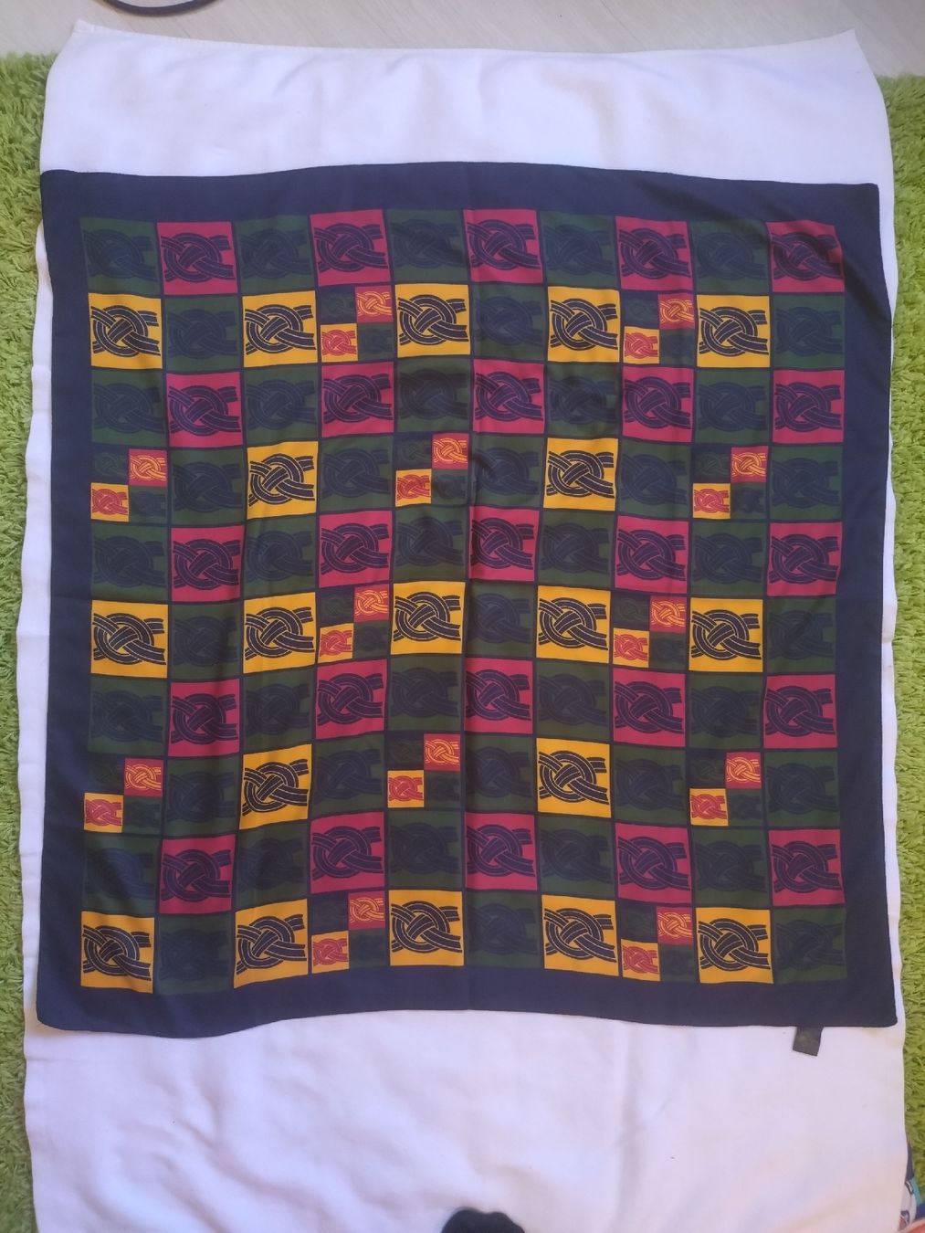 Foulard & Sciarpe: Foulard HANSKE magasinet  – Usato da Farvagny-le-Grand venduto da LaCaverne 8