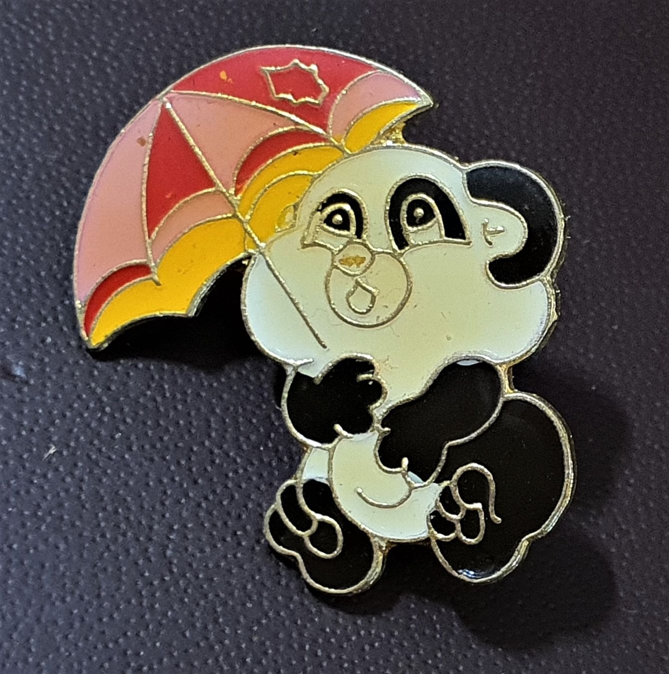 Placchette & Badge: P821 - Pin Comic Panda / Pandabär – Usato da Reinach BL venduto da Boston-Verkauf