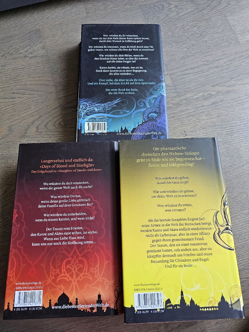Bücher: Zwischen den Welten - Laini Taylor – Gebraucht aus Hinterforst von impatiently 1