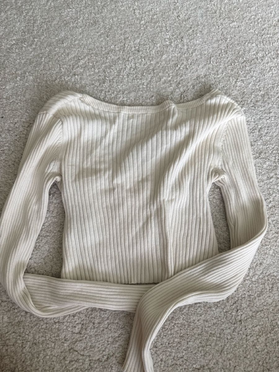 Pull&Bear Tops: Beiges Top gecroppt – Gebraucht aus St. Niklausen LU von car_2562 1