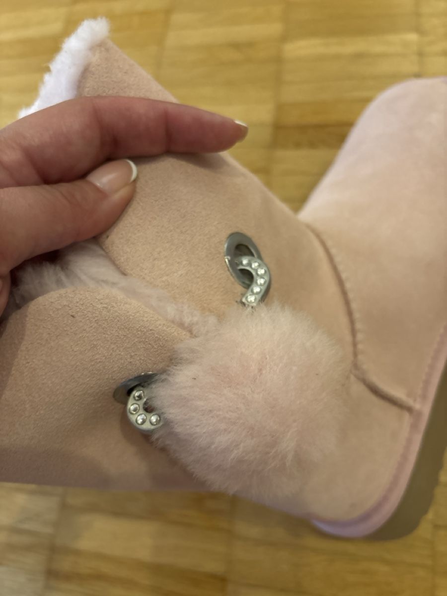 Ugg Chaussures femmes: UGG Boots NEU rosa – Neuf avec emballage d'origine à Sisseln AG par Gommibaerli87 1