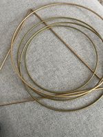 Goldene Metallringe und Dreieck zum Basteln und Dekorieren