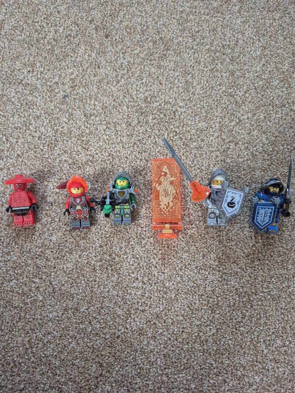 Lego Spielzeuge: Lego Nexo Knights Figuren  – Neu (gemäss Beschreibung) aus Bischofszell von TiKru
