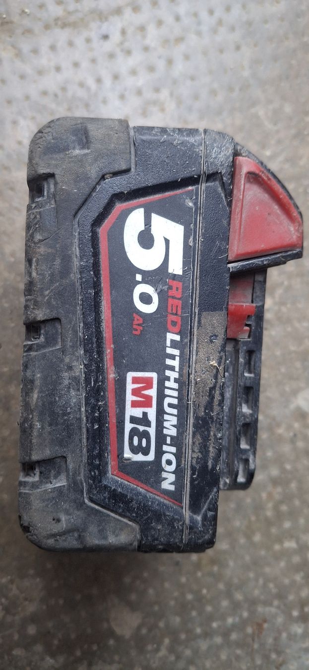 Milwaukee Accus & piles: Milwaukee M18 5 Ah Akku – Défectueux à Lampenberg par Ernst2706