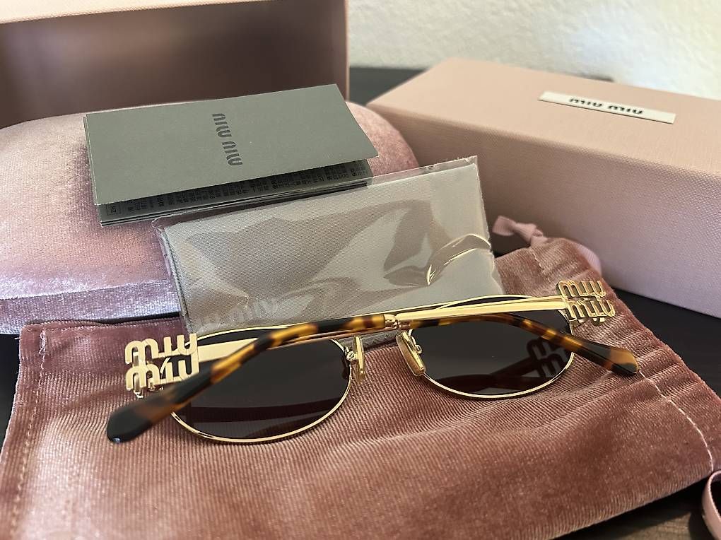 Miu Miu Occhiali & Lenti: miu miu sunglasses – Nuovo (secondo la descrizione) da Schlieren venduto da jul_yrw7 2