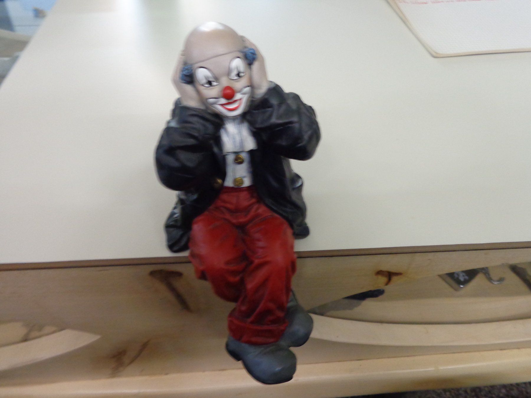 Statuette: Gilde Clown sitzend höre nix Hemd schwarz – Usato da Liestal venduto da Gecko16
