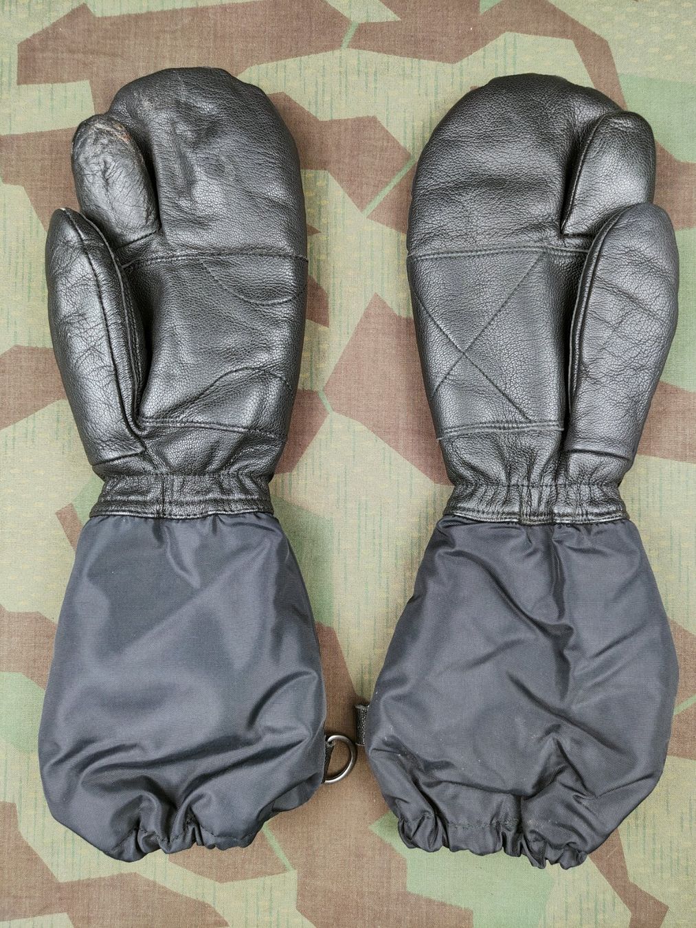 Armée suisse Uniformes: Winterhandschuhe – D'occasion à Bauma par SwissMilitaria 1