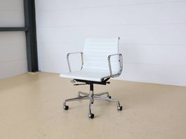 Vitra Eames Bürostuhl EA 117 - Weiss Leder