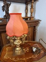  Vintage Tischlampe Empir Gold mit rotem Schirm 