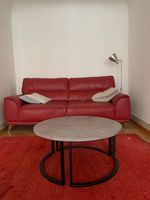 Rotes Echtleder-Sofa inkl. Couchtisch