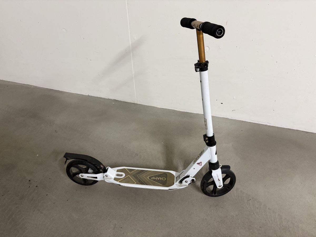 Kickboard: Rarer weisser Kickscooter von CHAMP, super leicht & robust – Usato da Rebstein venduto da lave 1