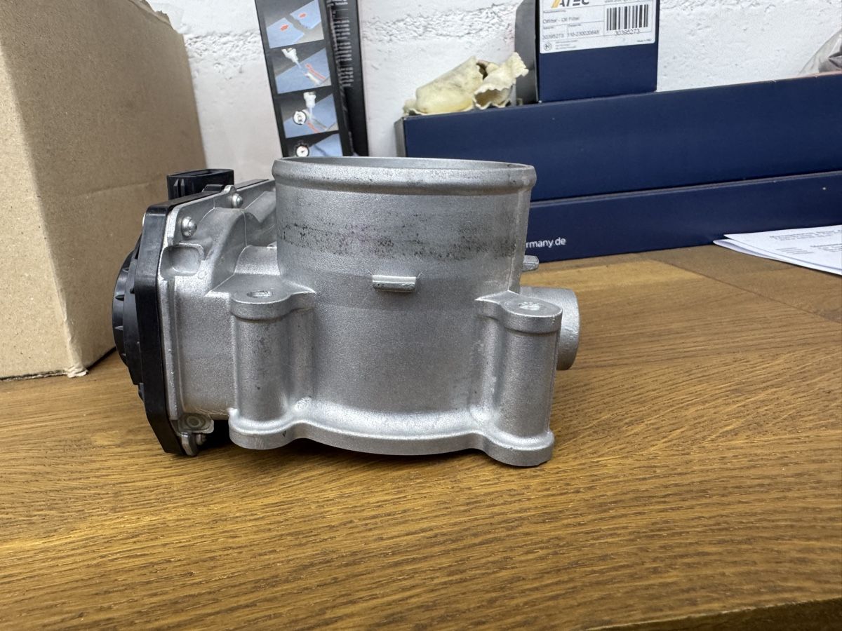 Jaguar Tutti pezzi di ricambio auto: Jaguar X-Type 3.0 Drosselklappe Neu – Nuovo e nell'imballaggio originale da Münsingen venduto da FerrariF355 4