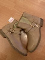 Jolie paire de bottines neuves beige p. 35