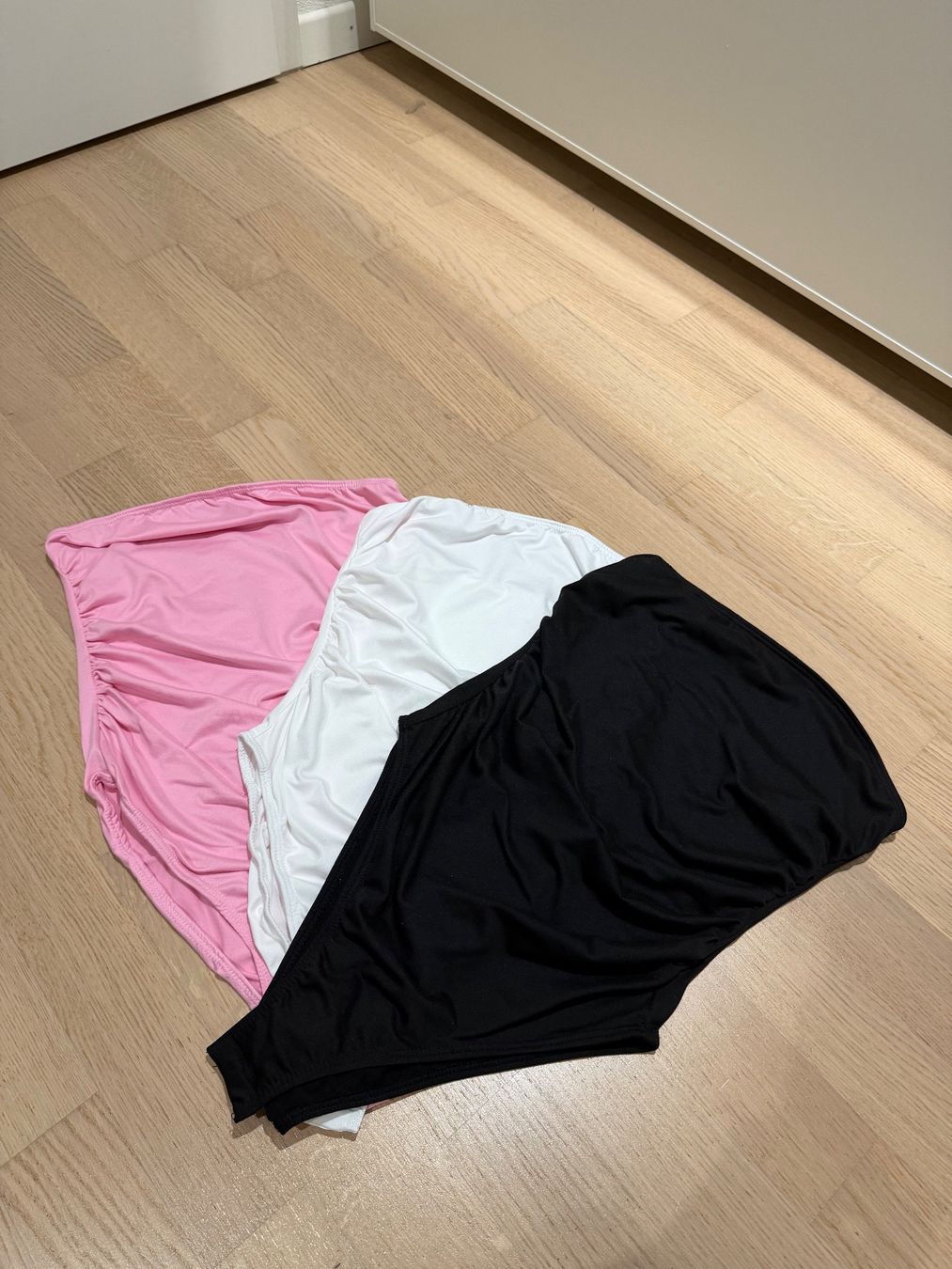 Shein Tops: Lots de 3 bodys – Neu (gemäss Beschreibung) aus La Chaux-de-Fonds von 19_po