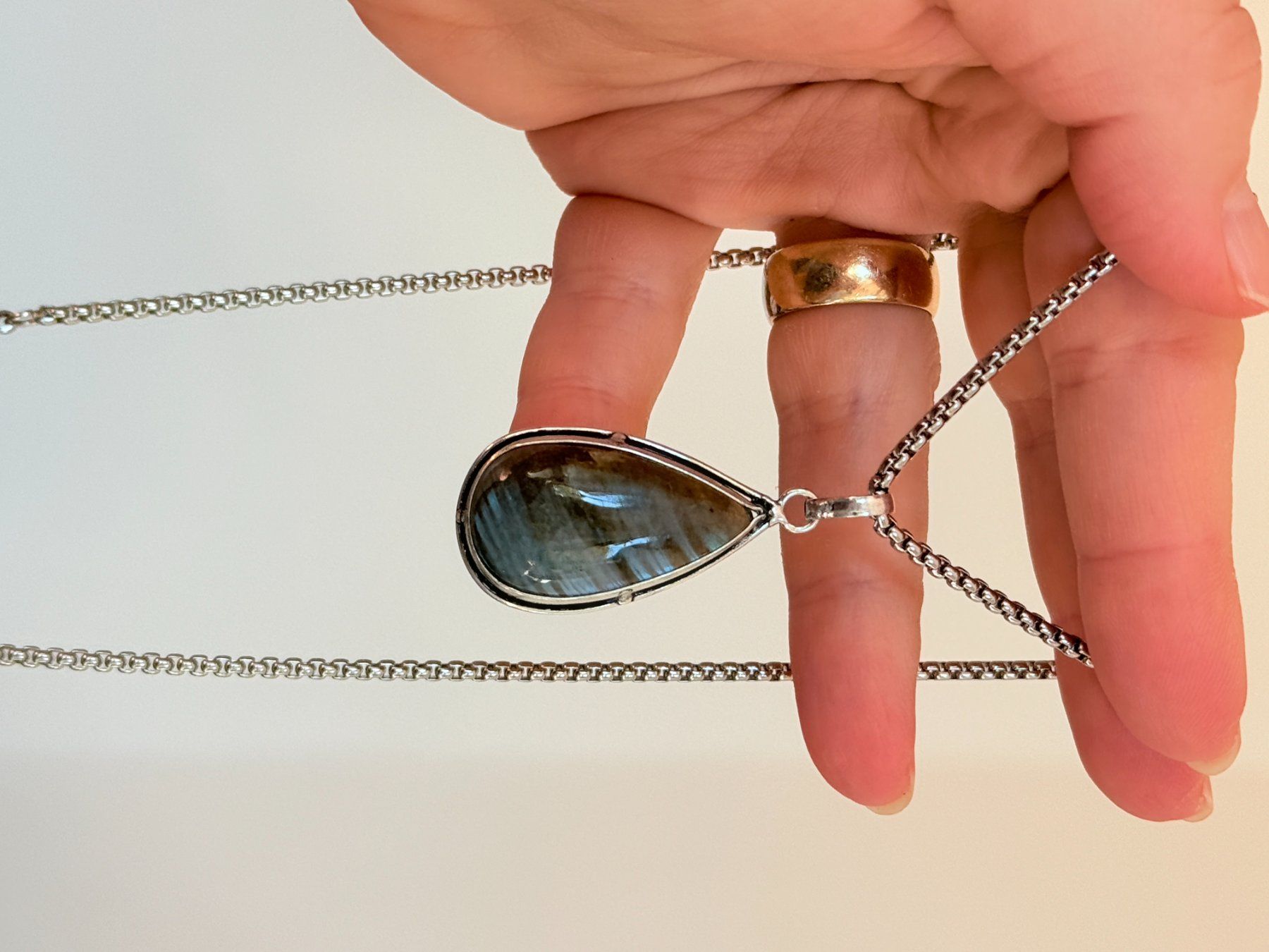 Ketten: Collier avec pendentif pierre labradorite forme goutte – Neu und originalverpackt aus Genève von AWWA 7