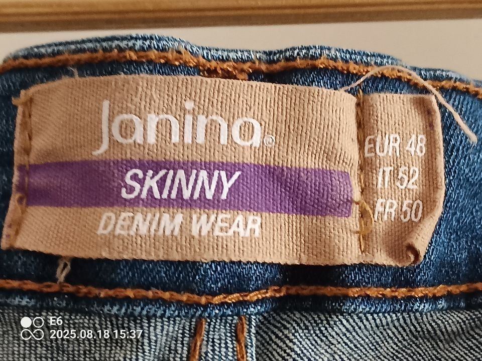 Jeans: Jeans mit Glitzersaum  Marke: JANINA – Gebraucht aus Zürich von Mitzi6 3