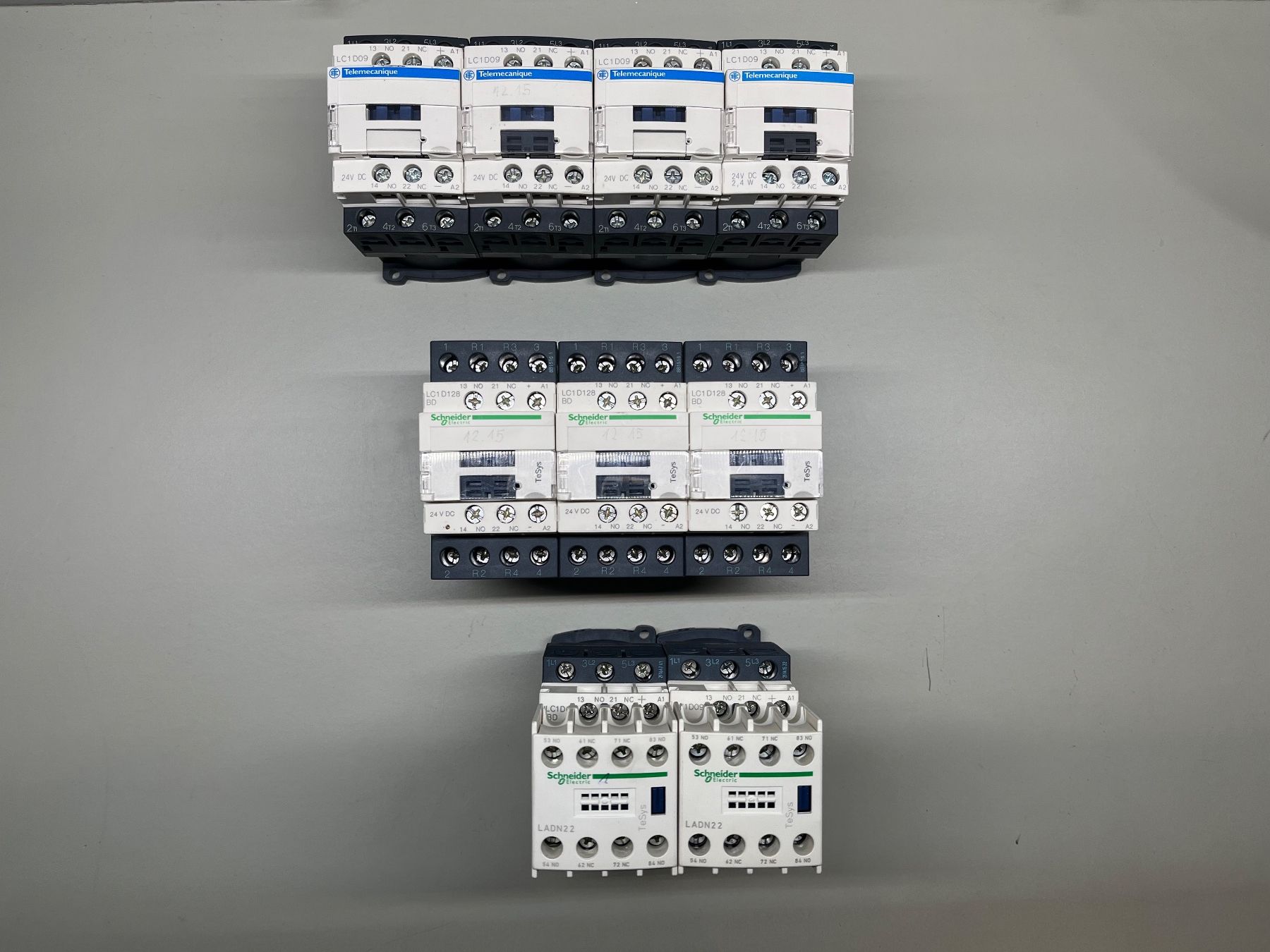 Schneider Elektronikbauteile: Lastschützen Konvolut 24V DC – Gebraucht aus Jenaz von Speedy350