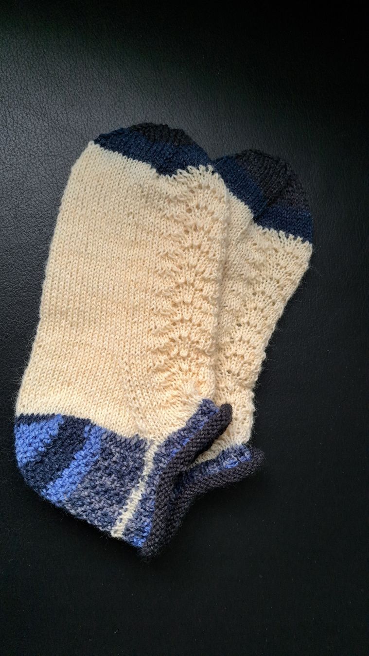 Calze: Handgestrickte Socken mit Lochmuster Grösse 37/38 – Nuovo (secondo la descrizione) da Wiedlisbach venduto da 6433 3