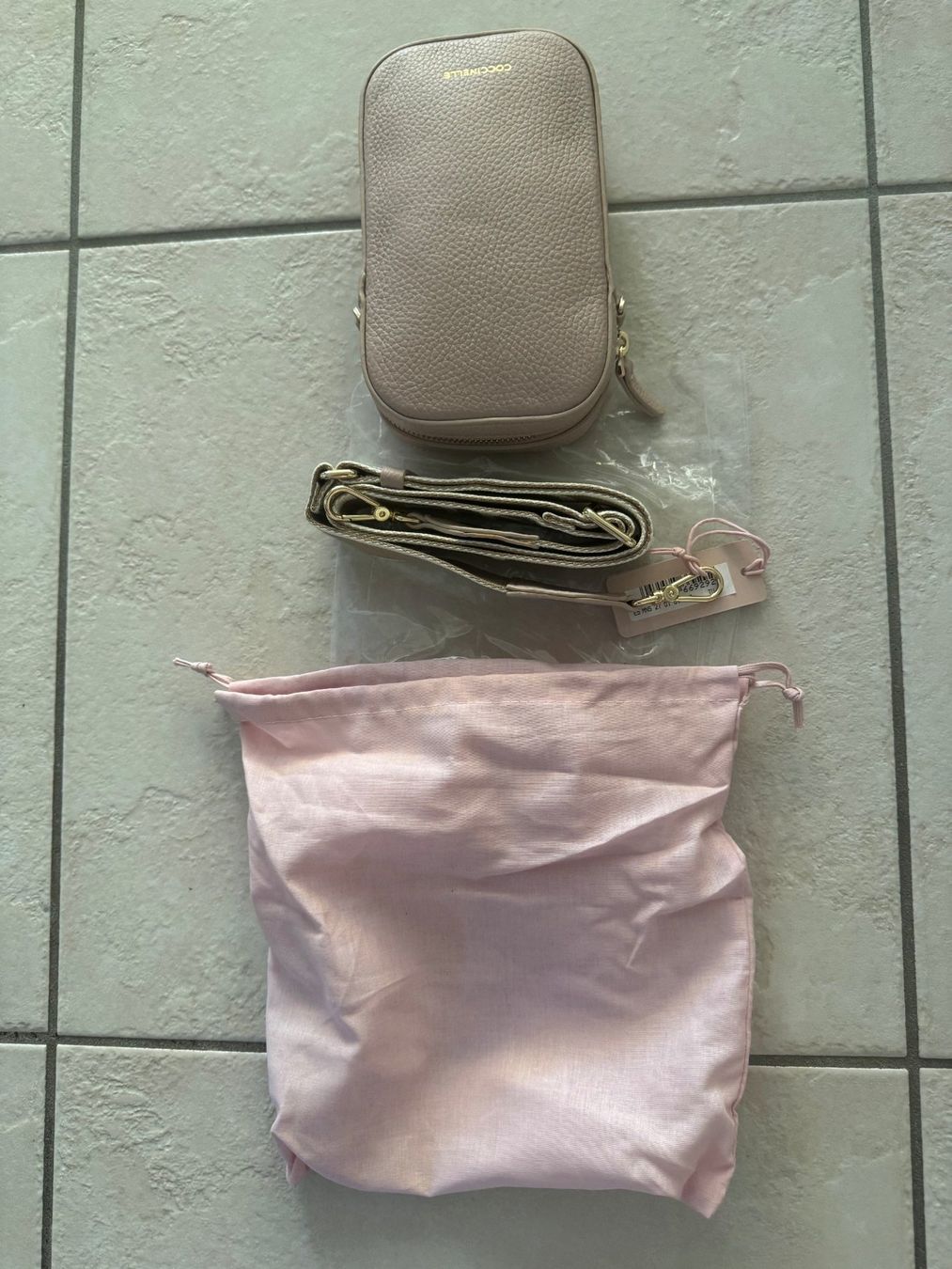 Coccinelle Borse da donna: NEU - Coccinelle Handytasche / Mini-Umhängetasche – Nuovo e nell'imballaggio originale da Kloten venduto da sab_khn2