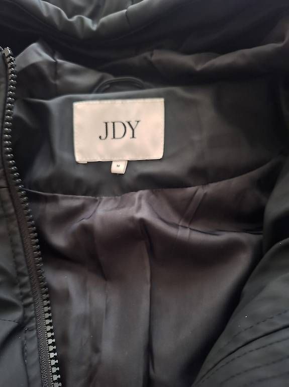 Giacche: Neue Winterjacke Marke Only, schwarz, beige – Usato da Düdingen venduto da san_kf2l 2