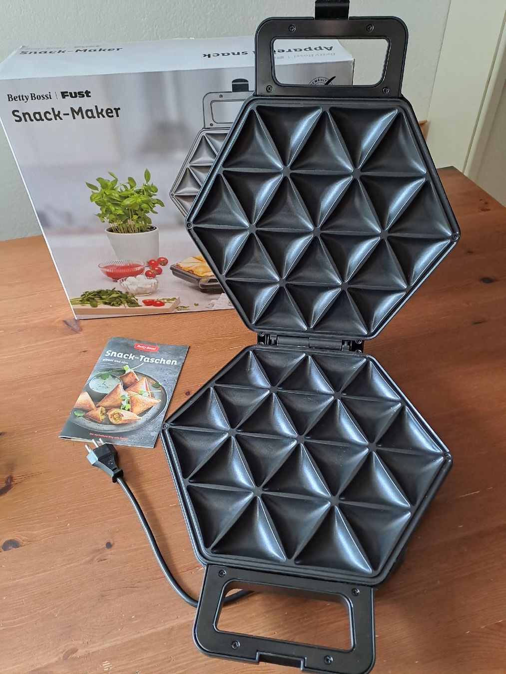 Betty Bossi Elettrodomestici da cucina: Betty Bossi Snack Maker – Nuovo (secondo la descrizione) da Alchenstorf venduto da nja_xzq2