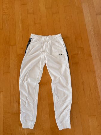 Weisse Nike Trainerhose