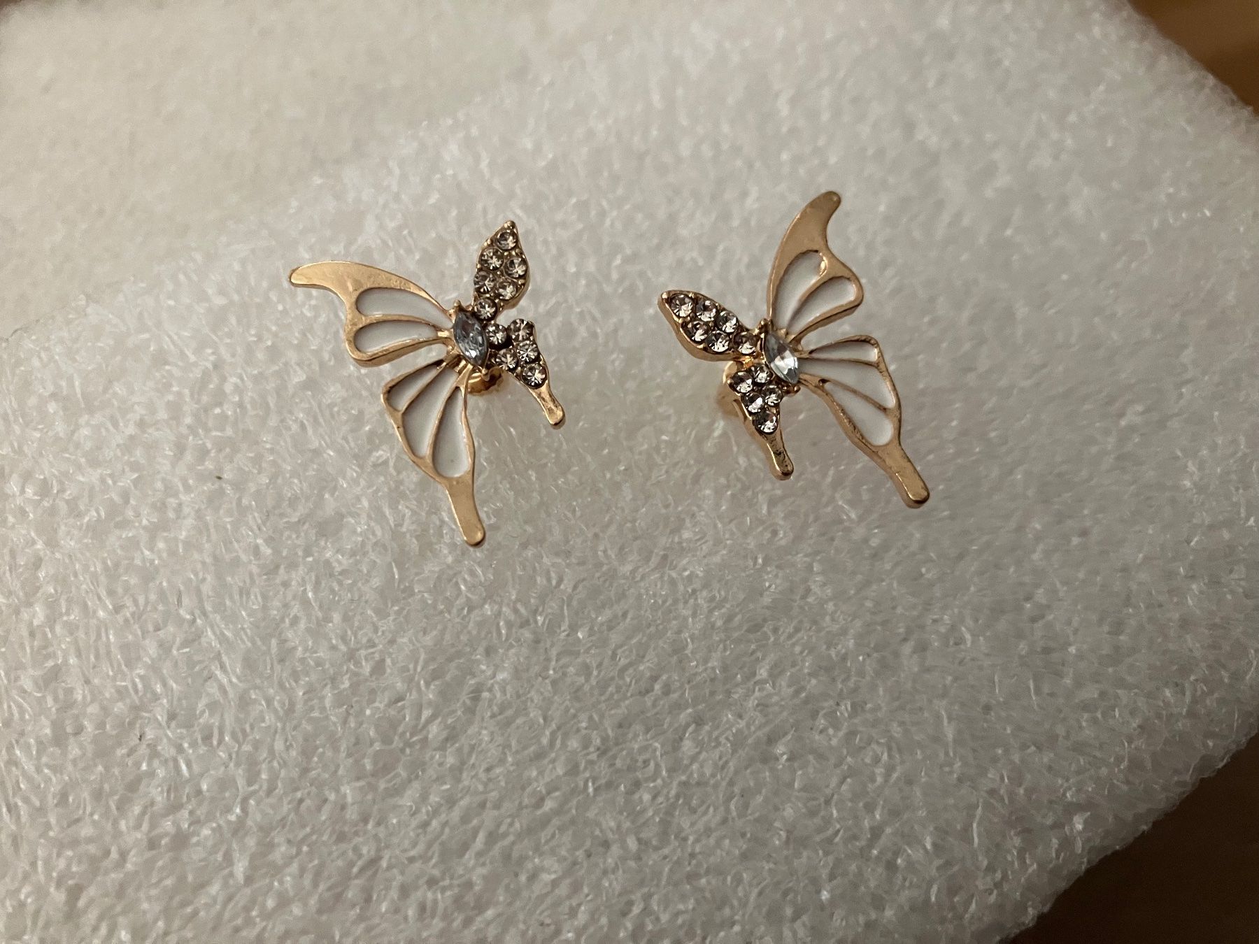 Orecchini pendenti & Orecchini a lobo: Elegante, Ohrstecker "Schmetterlinge" mit synth.Zirkonia – Nuovo (secondo la descrizione) da Affoltern am Albis venduto da Dlotti 1