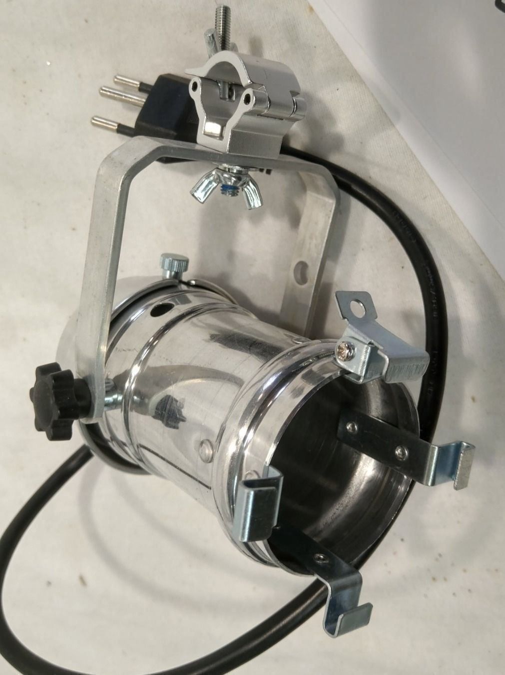 Fari: Par16 Deko Scheinwerfer mit Clamp  (x978) – Usato da Däniken SO venduto da Profog1 1